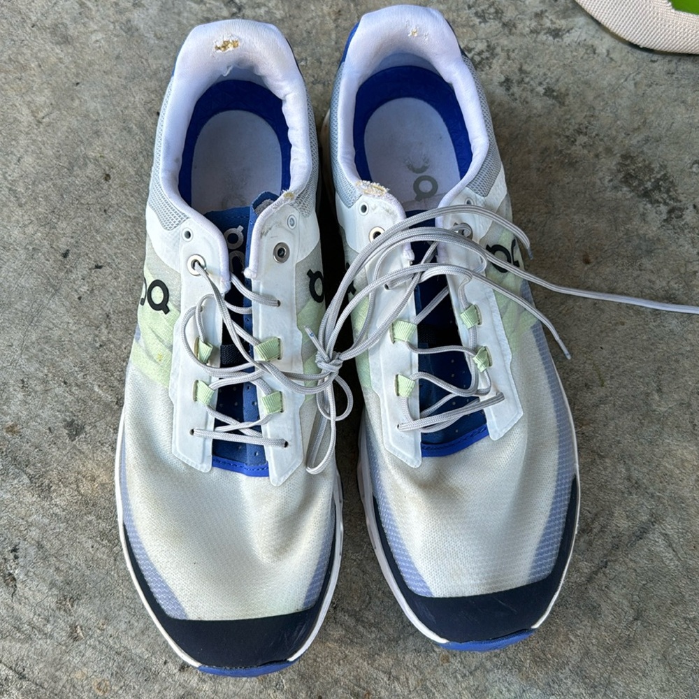 On sneakers M11